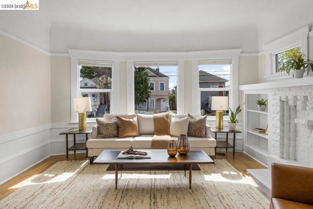 Image 10 of 52 For 1072 57th St