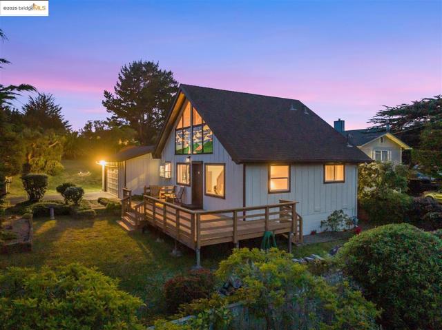 1400 Audubon AVE, Montara CA: https://media.crmls.org/mediaz/97db0228-ca4e-4c40-b786-d71f1f673aa4.jpg