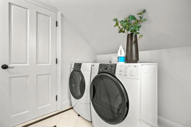 760 Chateau Drive, Hillsborough CA: https://media.crmls.org/mediaz/97db839d-e4b3-4a5c-95d8-8d376dc44f18.jpg