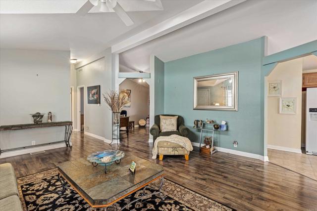 Detail Gallery Image 9 of 39 For 2280 E Valley Pkwy #4,  Escondido,  CA 92027 - 2 Beds | 2 Baths