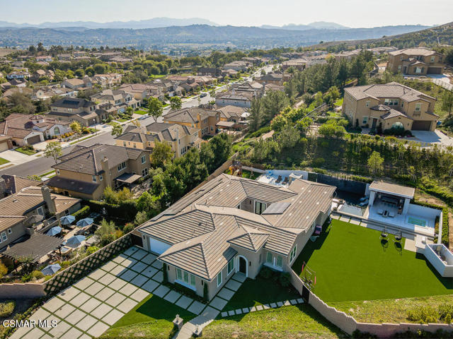 6981 Shadow Wood Drive, Moorpark CA: https://media.crmls.org/mediaz/97dc8fe6-9027-49f1-977f-7955617d90f6.jpg