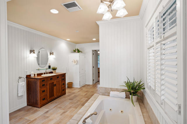 5324 Felice Place, Woodland Hills CA: https://media.crmls.org/mediaz/97dca492-a77d-4989-be36-d9cb848b58c9.jpg
