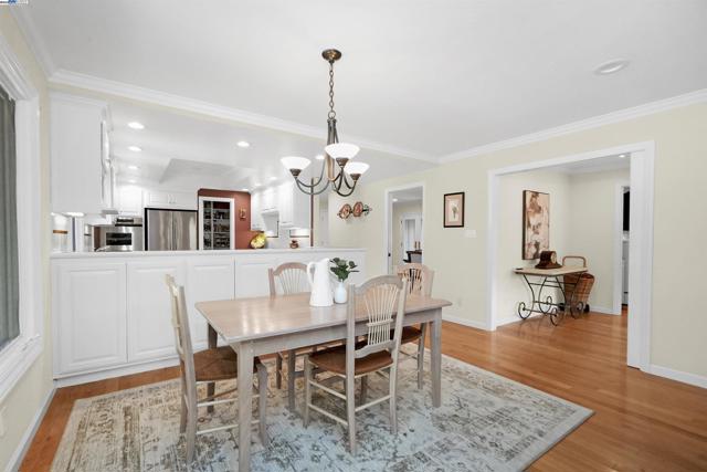 8700 Oak Tree Ln, Castro Valley CA: https://media.crmls.org/mediaz/97de3633-720b-4cca-afe3-f7cd4aaf37ce.jpg