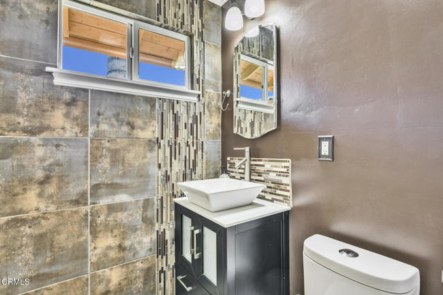 Detail Gallery Image 19 of 30 For 23363 Erwin St, Los Angeles,  CA 91367 - 4 Beds | 3 Baths