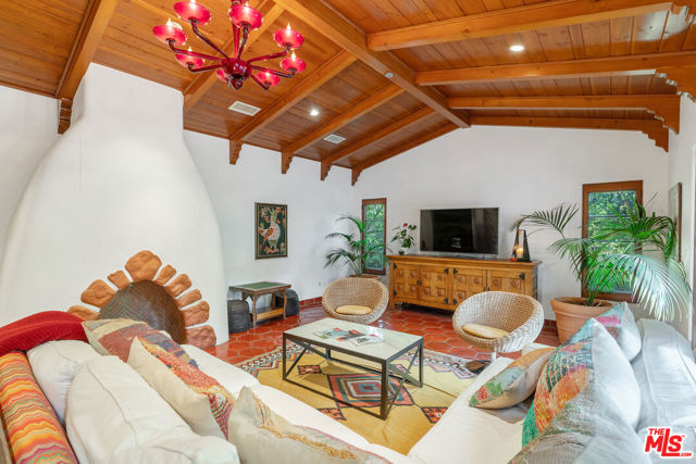 221 S Beverly Glen Boulevard, Los Angeles CA: https://media.crmls.org/mediaz/97df3cd7-2df2-4759-a31d-7fe255c46bf8.jpg