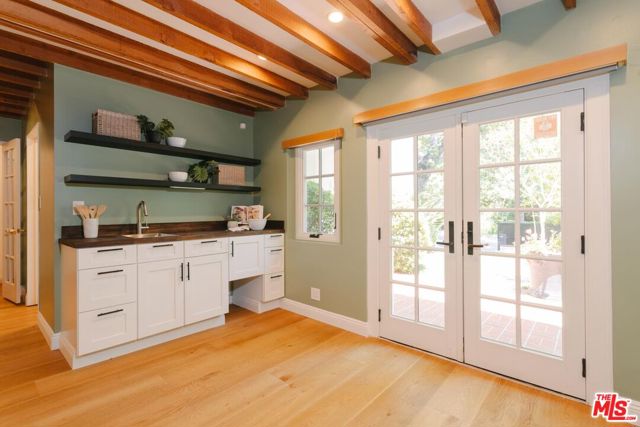 2055 Outpost Drive, Los Angeles CA: https://media.crmls.org/mediaz/97dfe825-26a0-4716-820f-dfc2b55cce60.jpg