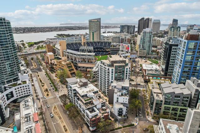 206 Park Blvd, San Diego CA: https://media.crmls.org/mediaz/97e01ecb-5c7e-4a46-944c-6e265e1c9f35.jpg