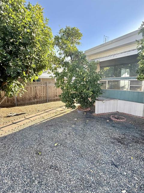 1380 Oak Hill Drive, Escondido CA: https://media.crmls.org/mediaz/97e04353-b333-42cf-a950-bcc82dd349b1.jpg