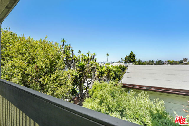 631 Strand Street, Santa Monica CA: https://media.crmls.org/mediaz/97e11b22-54e6-4f04-b845-865bbdedba9a.jpg