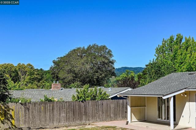 5 Dickenson Dr, Moraga CA: https://media.crmls.org/mediaz/97e150c1-f5d7-4cf9-85cb-98daf51662b7.jpg