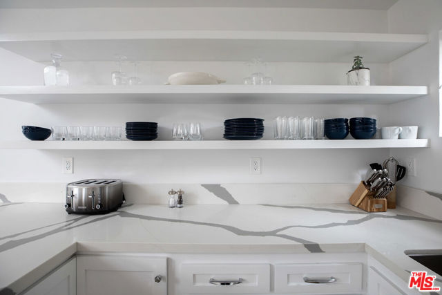 29233 HEATHERCLIFF Road, Malibu CA: https://media.crmls.org/mediaz/97e161e3-8786-4770-9698-b5ca474b2de3.jpg