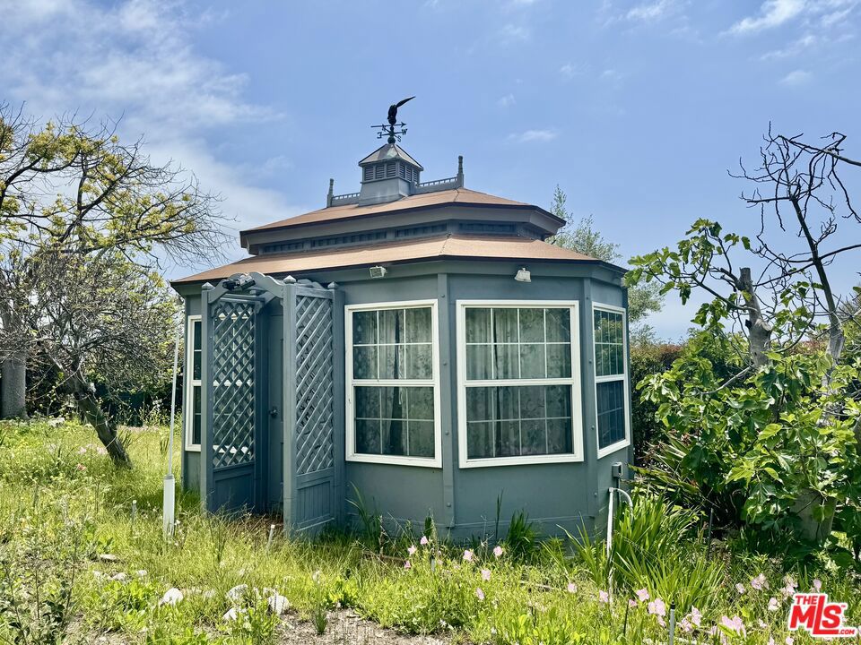 https://media.crmls.org/mediaz/97e171a9-0df7-4a19-b58b-804412598795.jpg?preset=X-Large