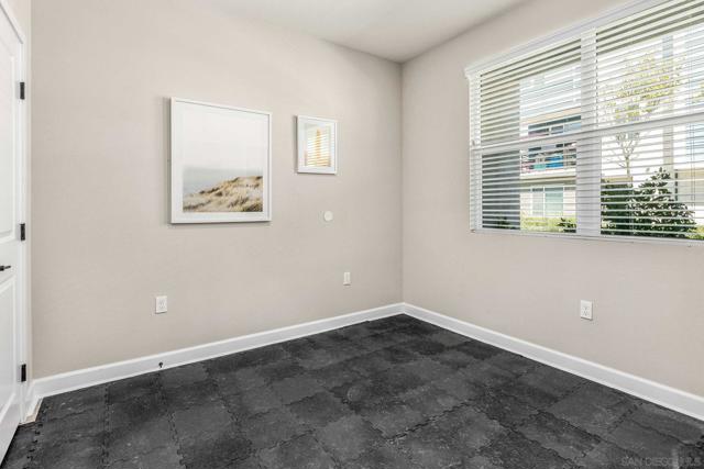 1821 Onyx Ln, Chula Vista CA: https://media.crmls.org/mediaz/97e1ab85-9911-4f3d-be1b-f0a0d7fb9ce9.jpg