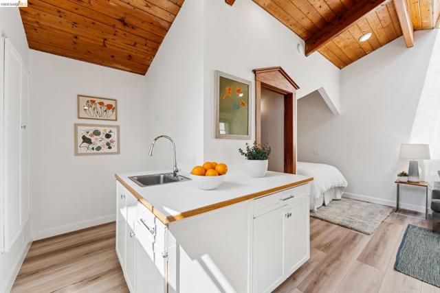 Image 51 of 60 For 2035 Francisco St