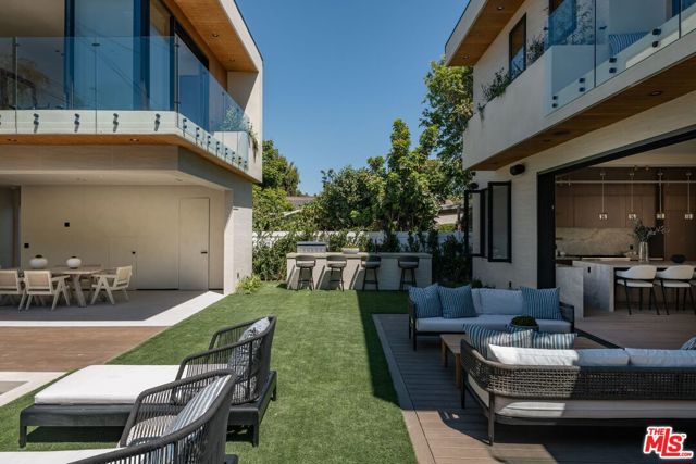 13221 Hesby Street, Sherman Oaks CA: https://media.crmls.org/mediaz/97e20cce-fcfc-4c6e-8b72-3c2ef1eeaadb.jpg