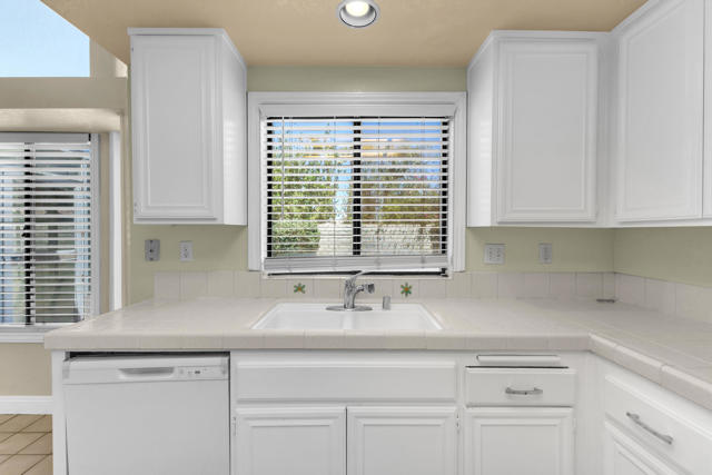 78748 Via Sonata, La Quinta CA: https://media.crmls.org/mediaz/97e2617f-6d5d-4724-8dc1-424f2ef1a77c.jpg