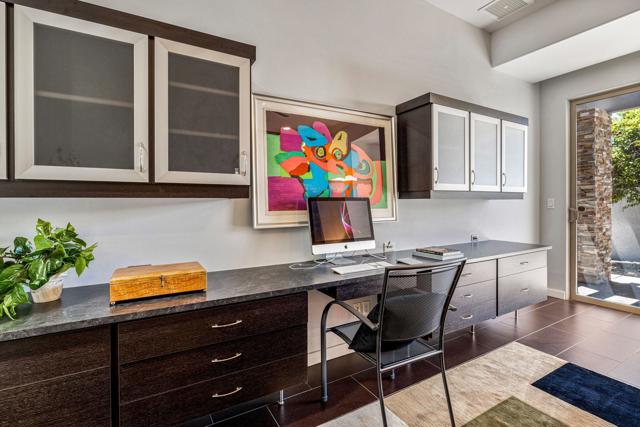 28 Clancy S Lane, Rancho Mirage CA: https://media.crmls.org/mediaz/97e31eea-4e5e-4585-98fe-1b5b37c37d68.jpg