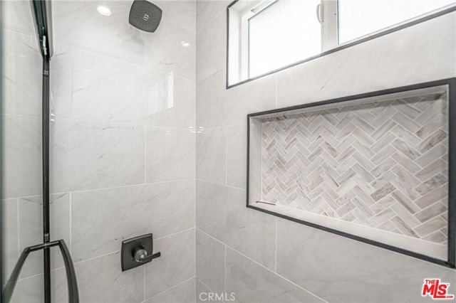 433 W Gage Avenue, Los Angeles CA: https://media.crmls.org/mediaz/97e33889-c2e1-4a74-86df-4daa5284383c.jpg