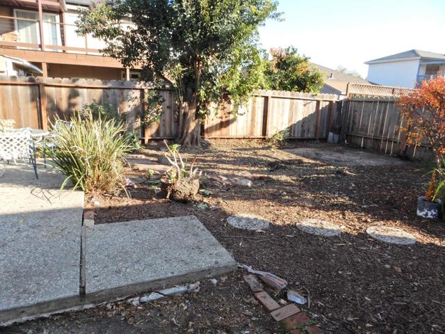 2060 Pulgas Avenue, East Palo Alto CA: https://media.crmls.org/mediaz/97e3d959-33ed-433c-863e-45405dbbb8b0.jpg