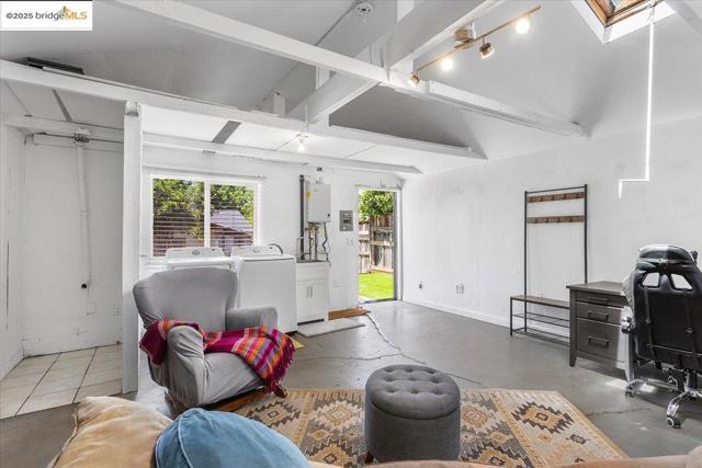 3148 Sylvan Ave, Oakland CA: https://media.crmls.org/mediaz/97e3fc53-2c67-4daa-9c7a-0ab149f47681.jpg