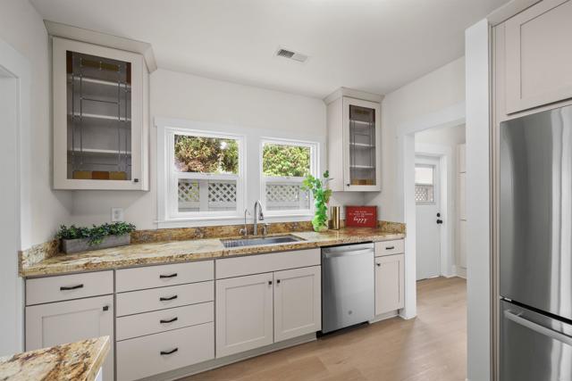 Detail Gallery Image 12 of 51 For 311 B Ave, Coronado,  CA 92118 - 3 Beds | 2 Baths