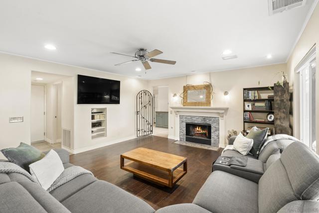 1328 Woodhaven Dr, Oceanside CA: https://media.crmls.org/mediaz/97e45e8c-1db5-4174-8362-31d562631ad1.jpg