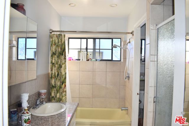 812 W Fernfield Drive, Monterey Park CA: https://media.crmls.org/mediaz/97e4f3e9-f700-46b0-a749-cf209645fba6.jpg