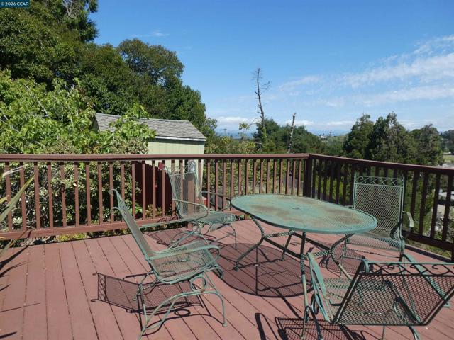 Image 39 of 43 For 2908 Sargent Ave