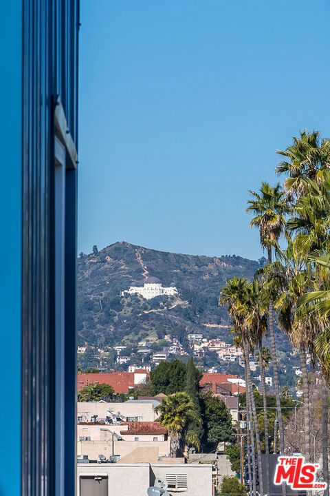 https://media.crmls.org/mediaz/97e5bd2d-09b3-4f24-a745-2f3788ce4244.jpg?preset=X-Large