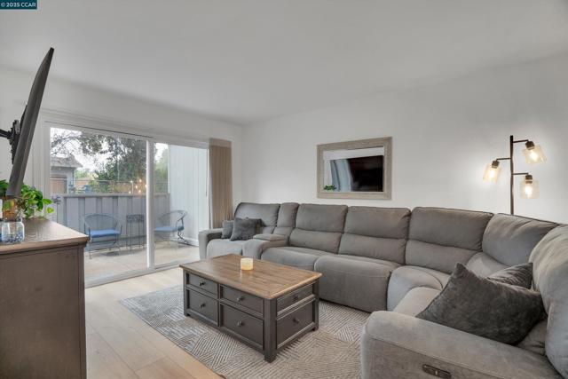 1120 Kenwal Rd, Concord CA: https://media.crmls.org/mediaz/97e5d3cb-1b88-41a9-afda-afaf1e3f26cf.jpg