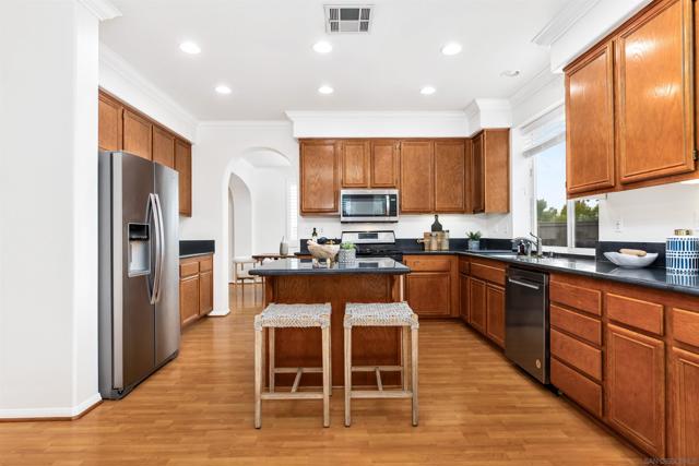 6065 Paseo Monona, Carlsbad CA: https://media.crmls.org/mediaz/97e5e1f5-eaa6-4a04-bae7-5bafaa684352.jpg