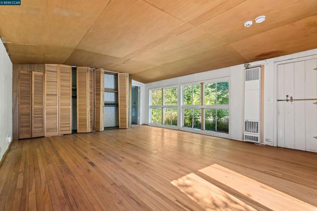 2339 Tice Valley Blvd, Walnut Creek CA: https://media.crmls.org/mediaz/97e5e4fc-74b9-4fd8-b742-16c53ecb26d0.jpg
