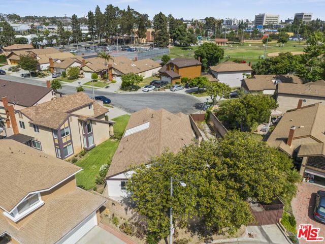 13 Pepper Court, Inglewood CA: https://media.crmls.org/mediaz/97e5fb48-56b0-4a58-95c8-36a50e27ee49.jpg