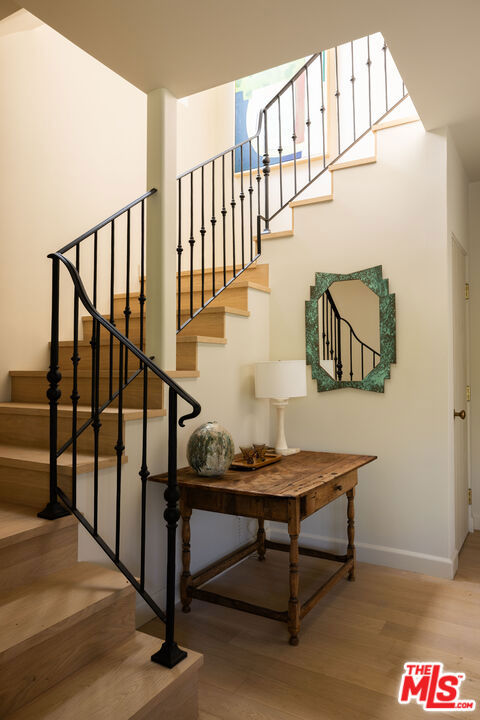 4228 Los Nietos Drive, Los Angeles CA: https://media.crmls.org/mediaz/97e6315f-e47c-40b9-9015-879c851b64ee.jpg