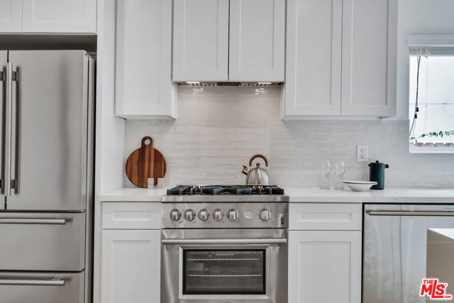 7832 Croydon Avenue, Los Angeles CA: https://media.crmls.org/mediaz/97e646eb-561b-4b69-91ce-cf39a9cb1040.jpg