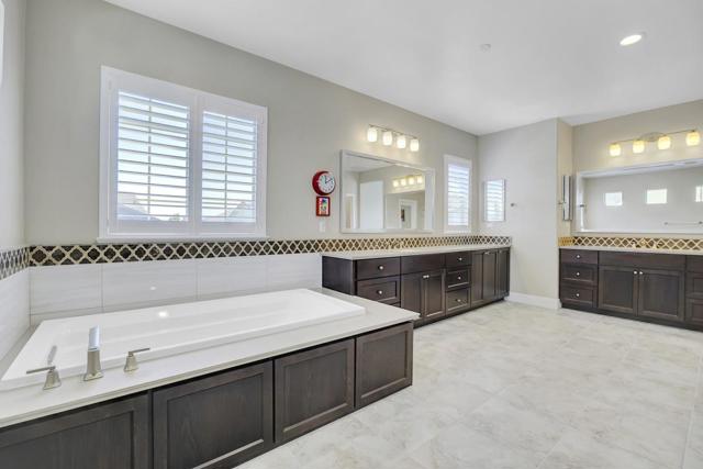 1246 S Wilshire Avenue, Mountain House CA: https://media.crmls.org/mediaz/97e66187-7715-41b4-a1ce-800e1b289ea7.jpg