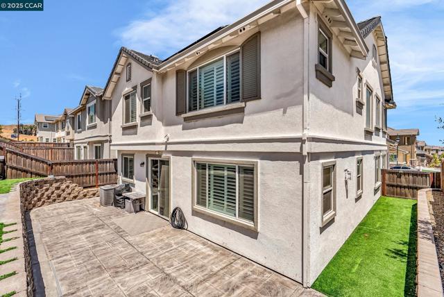 499 Yarrow Dr, Fairfield CA: https://media.crmls.org/mediaz/97e67ec2-5629-4c83-8ee6-53bd01f9a273.jpg