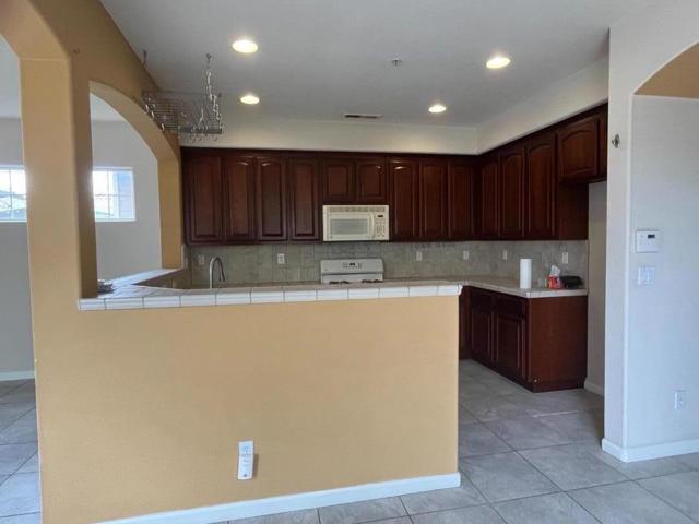 307 Saint Mathews Street, Greenfield CA: https://media.crmls.org/mediaz/97e70699-72da-40b1-b392-21c7f3738ef9.jpg