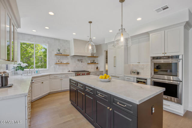 1615 Vista Oaks Way, Westlake Village CA: https://media.crmls.org/mediaz/97e7eb5e-b12c-41af-95ec-5278ccfd564c.jpg