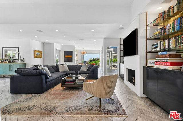 2137 Sunset Plaza Dr. photo 13