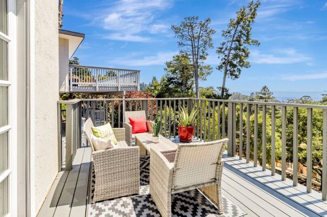 6827 Ridgewood Drive, Oakland CA: https://media.crmls.org/mediaz/97e8b2e3-600f-4ad2-a36b-7b51c53fed5f.jpg