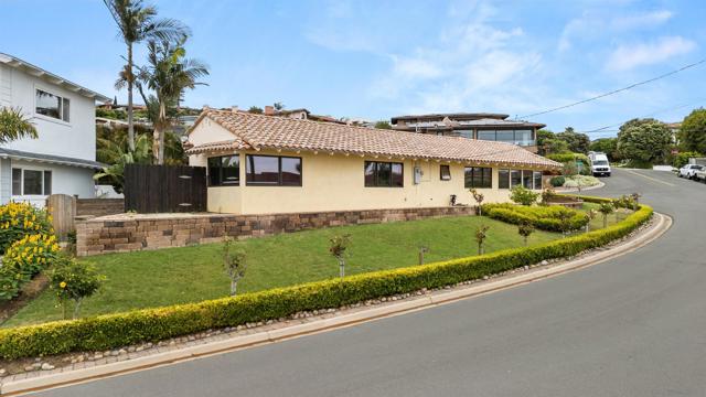 5602 Ladybird Lane, La Jolla CA: https://media.crmls.org/mediaz/97e8fa66-6fe5-44a4-af9a-e0751cb3a50e.jpg
