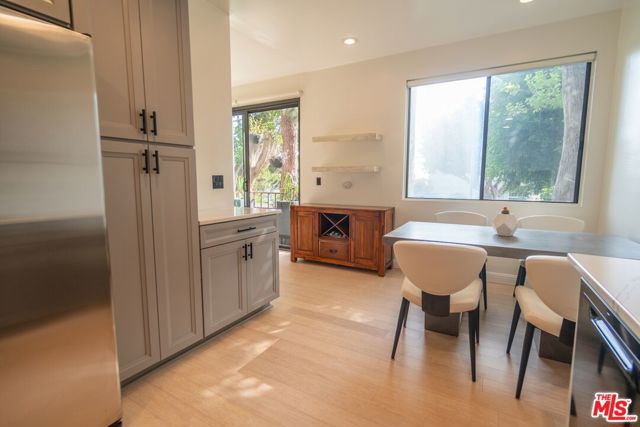 8110 Manitoba Street, Playa del Rey CA: https://media.crmls.org/mediaz/97e9d743-e92b-4198-af80-46050345df9b.jpg