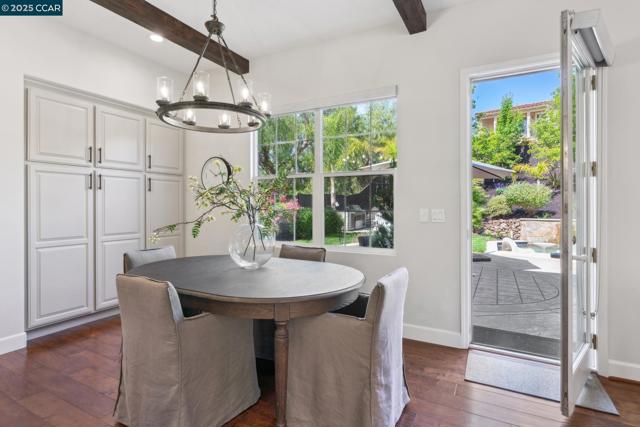 492 Calico Ct, San Ramon CA: https://media.crmls.org/mediaz/97e9f32a-229e-4dcb-b166-514d8f0588bd.jpg
