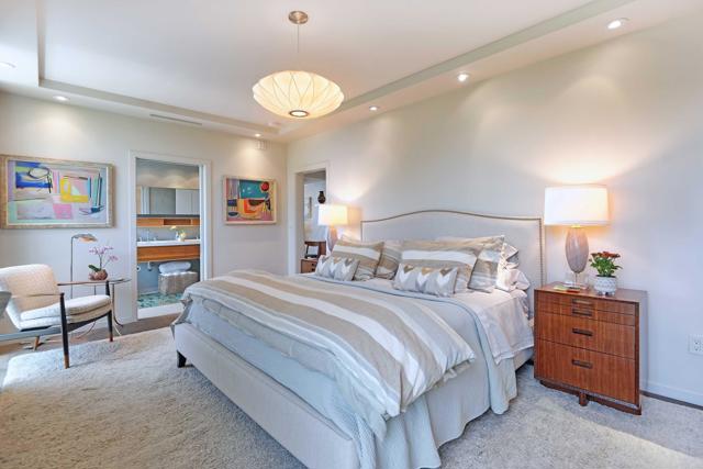 1001 Genter, La Jolla CA: https://media.crmls.org/mediaz/97ea04ef-714c-4510-91ec-947722368ed6.jpg