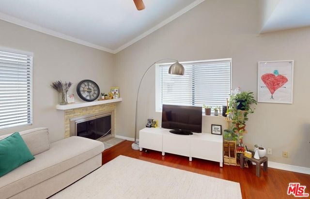 375 S Sierra Madre Boulevard, Pasadena CA: https://media.crmls.org/mediaz/97ea11a4-823c-4a2c-91fe-dac6078dd110.jpg