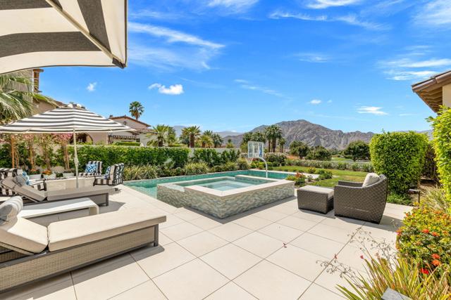52345 Via Castile, La Quinta CA: https://media.crmls.org/mediaz/97ea9104-6b75-4716-92af-ab82b9d37ed8.jpg