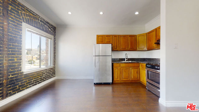 738 New Hampshire Avenue, Los Angeles CA: https://media.crmls.org/mediaz/97eacf1e-5153-49ae-9e35-812a01fb206d.jpg