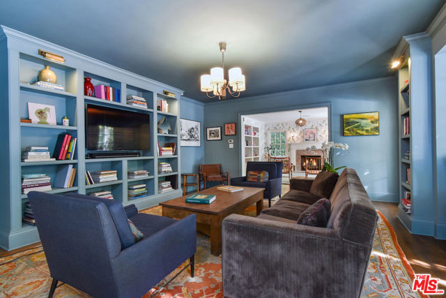 4444 Libbit Avenue, Encino CA: https://media.crmls.org/mediaz/97eb0dbf-1705-4818-a8e2-5d9a130f481d.jpg