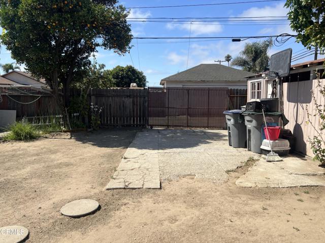 502 504 E Hemlock Street, Oxnard CA: https://media.crmls.org/mediaz/97eb8a4b-b387-456a-ab7d-4127c5954eba.jpg